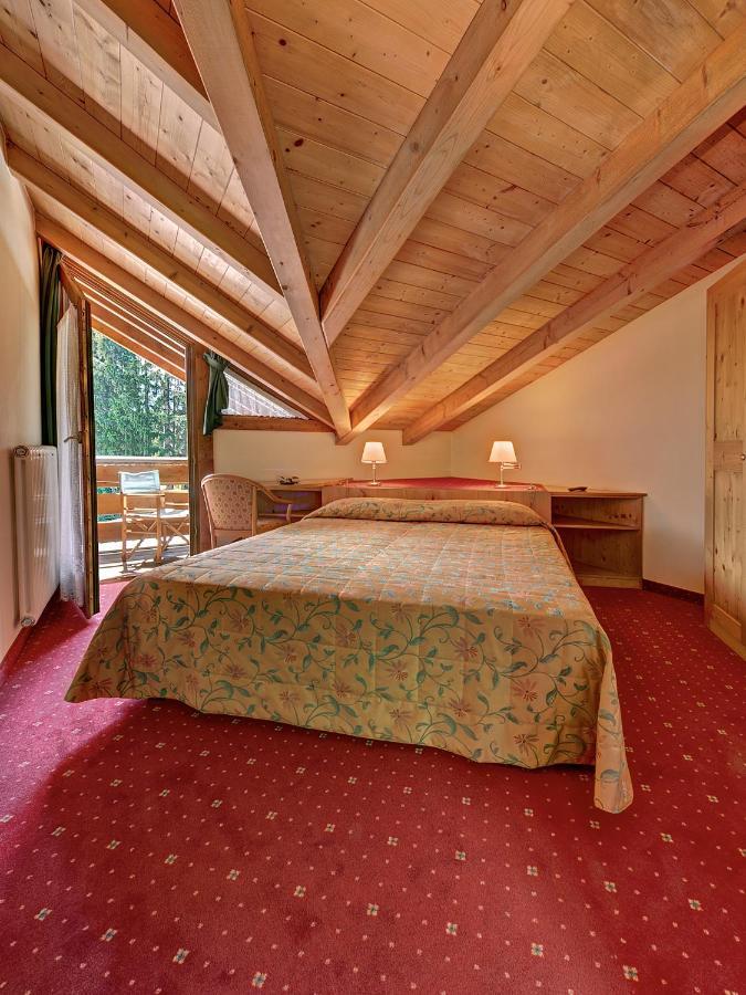 Sporthotel Rosatti Dimaro Exteriör bild