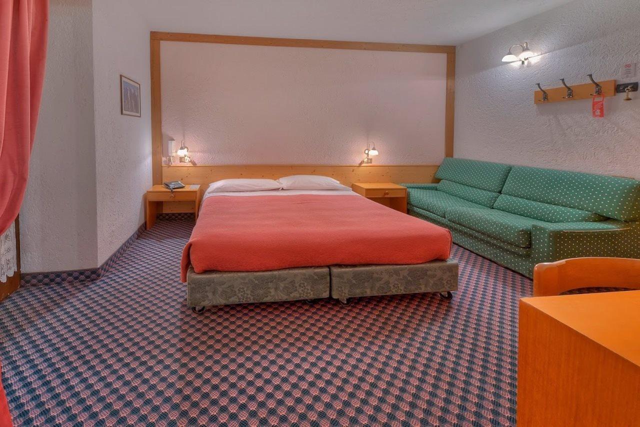 Sporthotel Rosatti Dimaro Exteriör bild